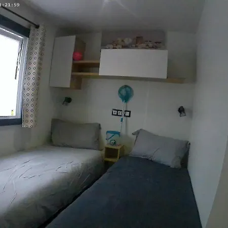 Mobil Moderne Neuf Et Ultra équipé De 6 à 8 Couchages *