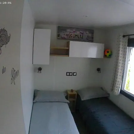 Mobil Moderne Neuf Et Ultra Equipe De 6 A 8 Couchages *