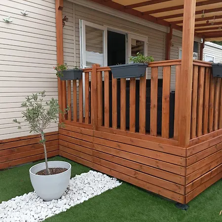 Mobil Moderne Neuf Et Ultra Equipe De 6 A 8 Couchages *