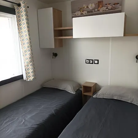 Mobil Moderne Neuf Et Ultra Equipe De 6 A 8 Couchages