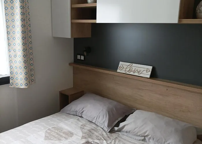 Mobil Moderne Neuf Et Ultra Equipe De 6 A 8 Couchages Camping